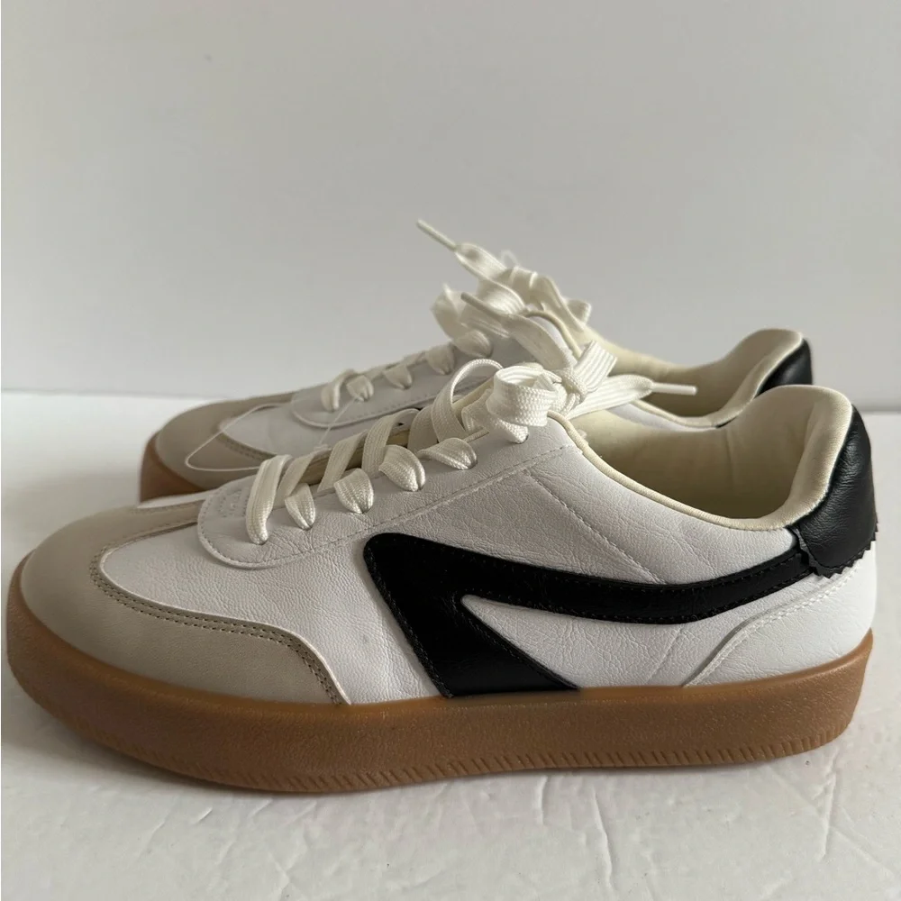 NWOT Dolce Vita White and Black Retro Modern Platform Trendy Sneakers Women 8.5